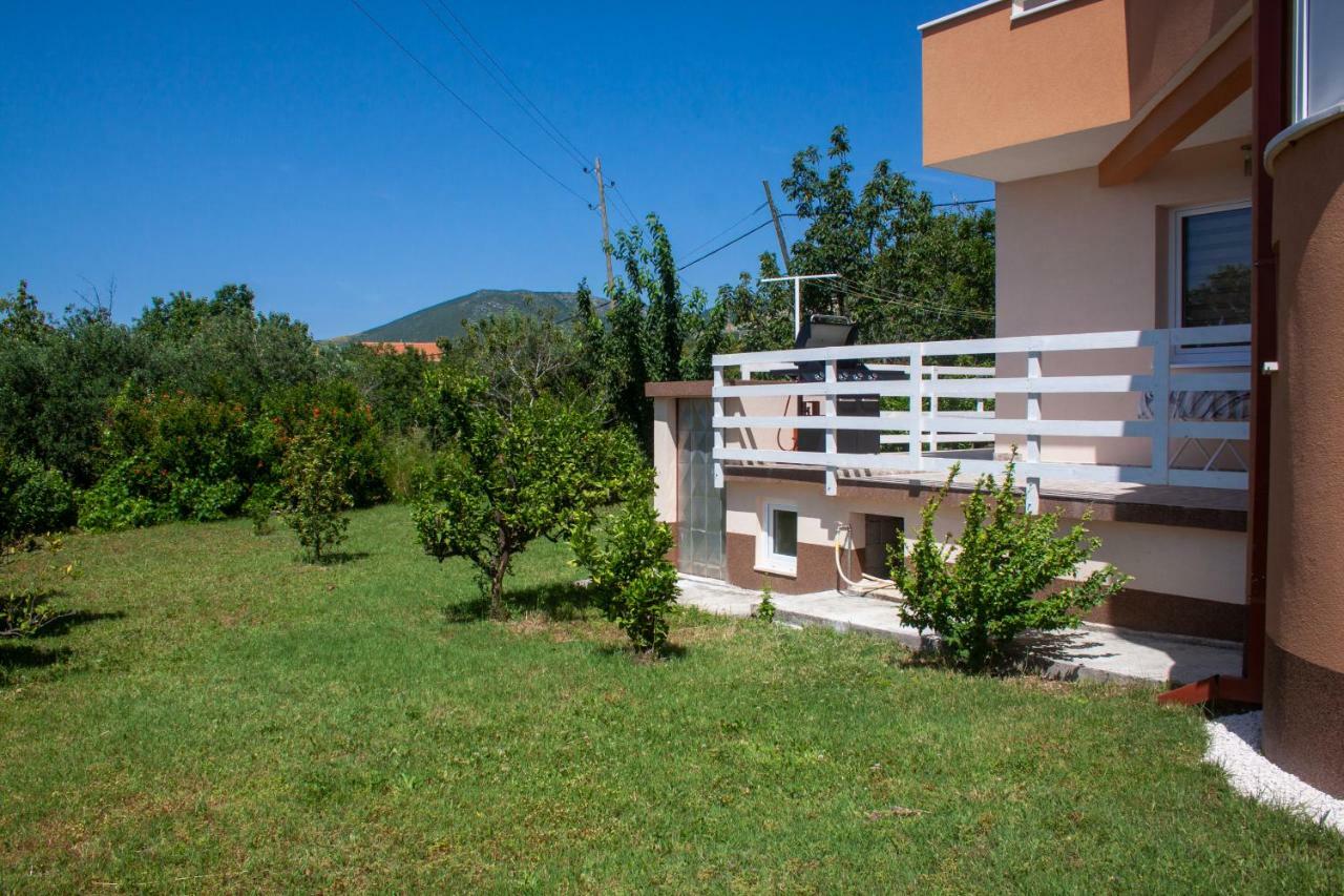 Nadalina Apartment Kaštel Stari Exterior foto